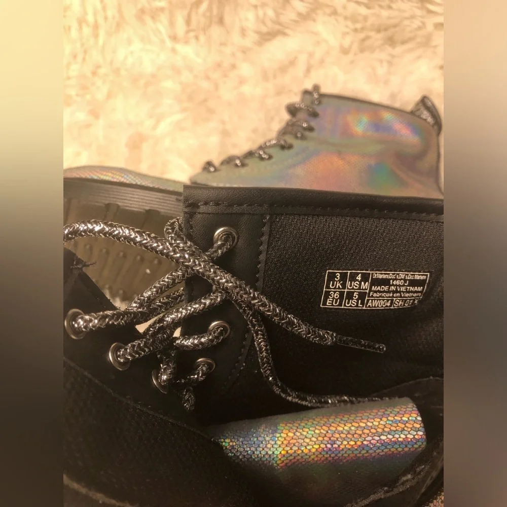 🪩💿Dr. MartensYOUTH 1460 IRIDESCENT LEATHER LACE UP BOOTS size 4 🪩💿 - Picture 12 of 16